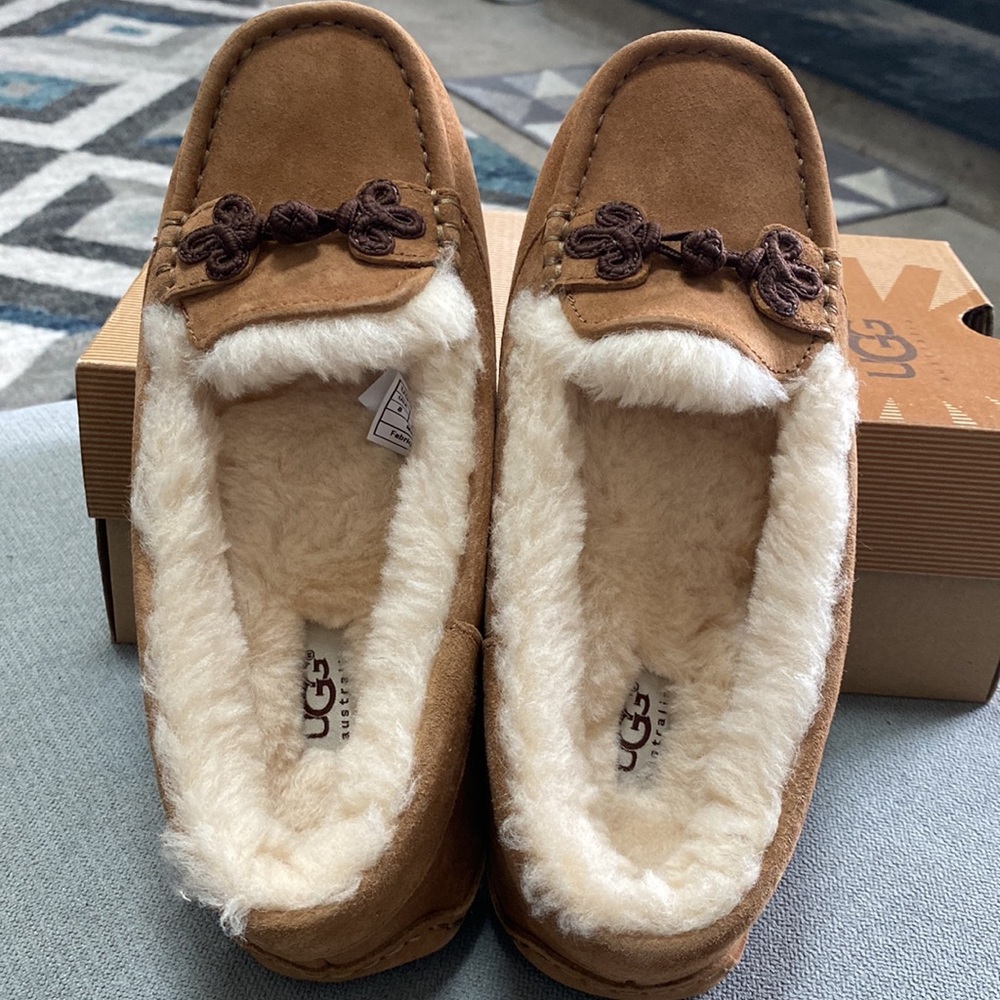 NIB!! OFFERS WELCOMED!! Ugg Suki Slippers